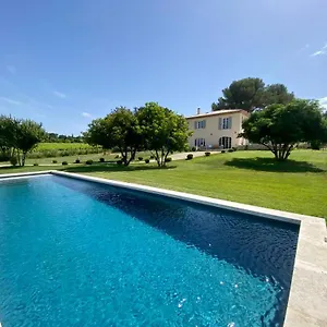 La Soleillade Aixoise Bed & Breakfast