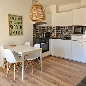 Un Balcon Sur Les Toits D'aix Apartment